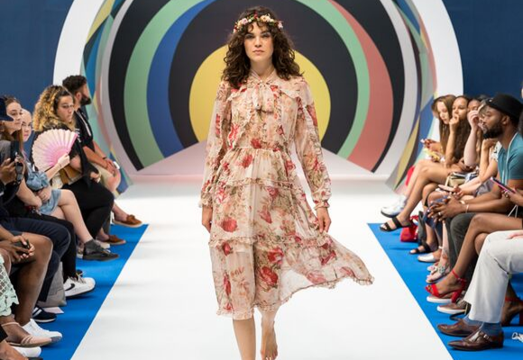 hippie-style-tribe-boho-chic-floral-dress-on-catwalk