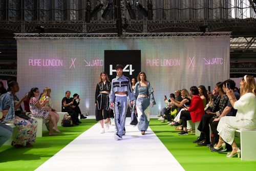 Pure fashion kleding hotsell