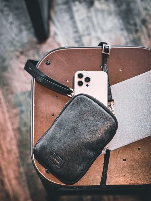 CASSIA Phone Bag
