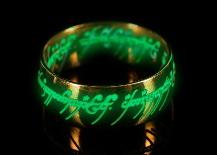 Lord of the Rings: Glow in the Dark One Ring Replica
