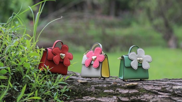 SAHI LITTLE FLOWER DAISY CROSSBODY LEATHER MINI BAG