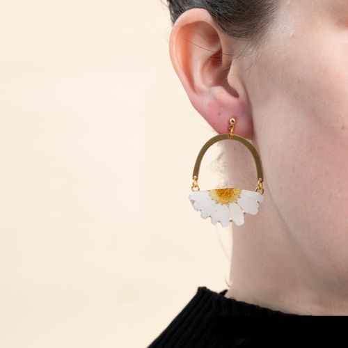Daisy Pressed Flower Gold Earrings
