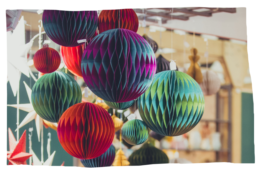 Partyware, tableware and balloons 