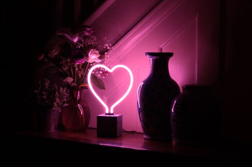 NEON 'HEART' SIGN