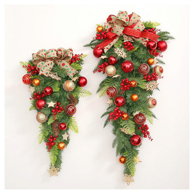 Christmas Wreaths - Spring Fair 2022 - The Definitive Marketplace Of The Home And Gift Industry | 6Th-9Th February 2022 At The Nec, Birmingham, Uk.