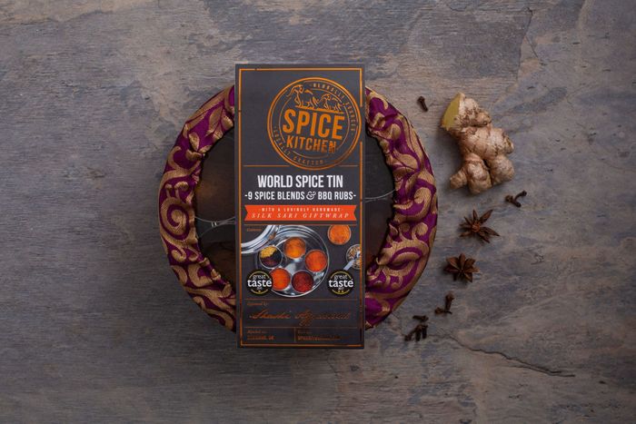 WORLD SPICE BLENDS & BBQ RUBS SPICE TIN WITH SILK SARI WRAP