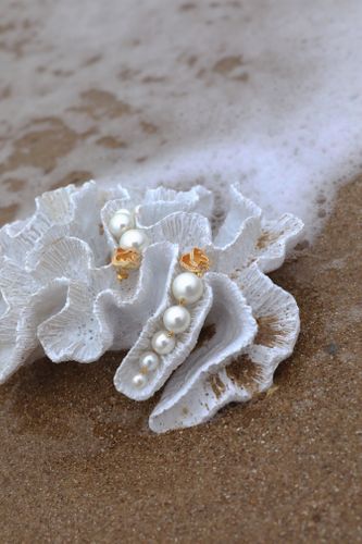 Quintessence - Swing Pearl Earrings