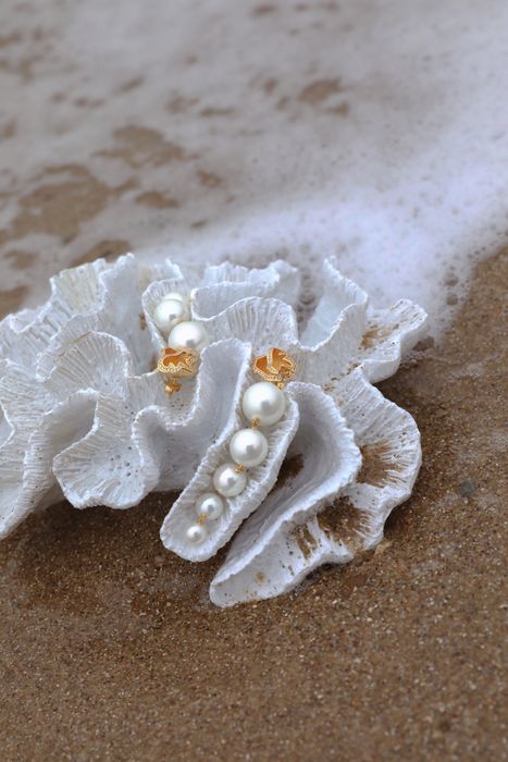 Quintessence - Swing Pearl Earrings