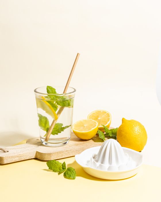 Handheld citrus juicer