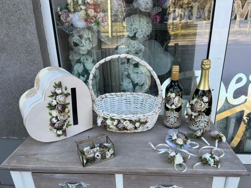 Wedding accessories