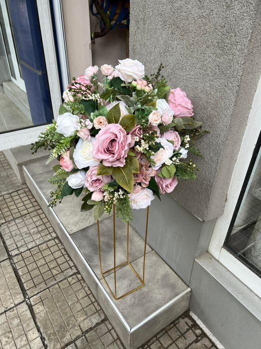 Flower support â€“ centerpiece for table decorations