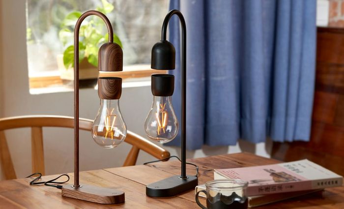 Evaro Lightbulb Lamp