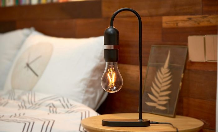 Evaro Lightbulb Lamp