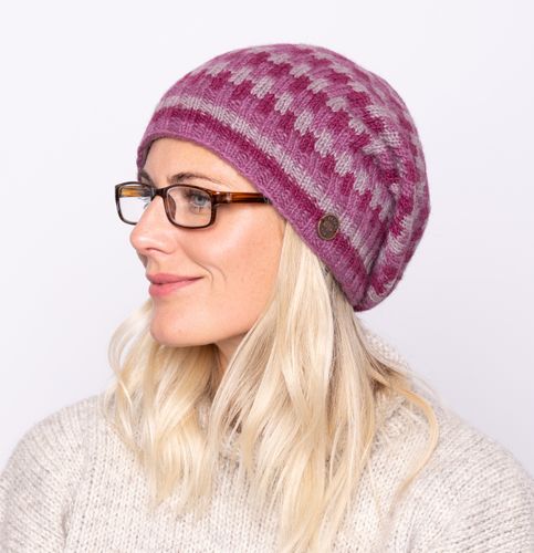 Geometric slouch hat handknit with pure sheeps wool