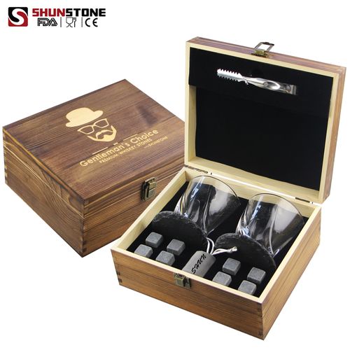 whiskey glasses with ice stone as gift set