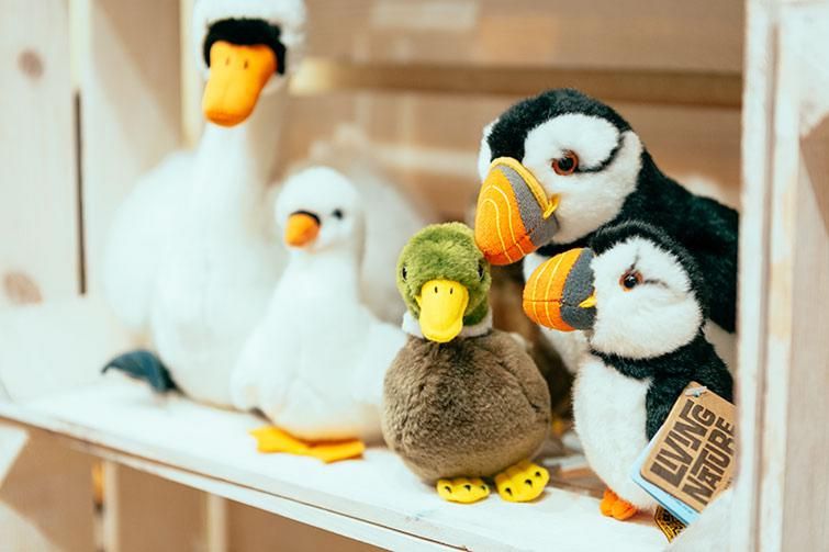 Autumn-Fair_Toy-Market_Swan_Penguin