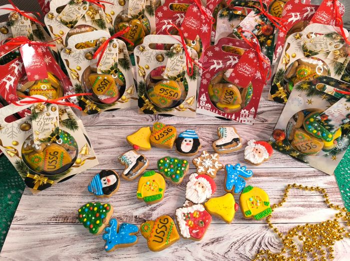 Capsule with mini gingerbread