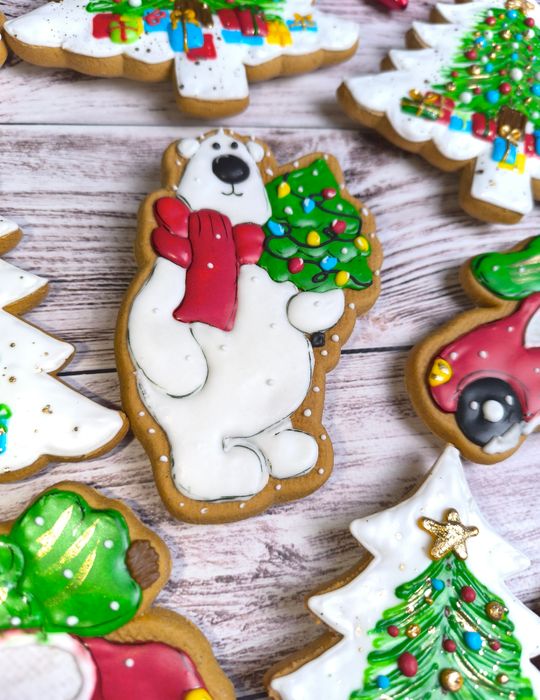 Decorations for the Christmas tree. Gingerbread cookies, one by one. Polar bear, Christmas tree, car.