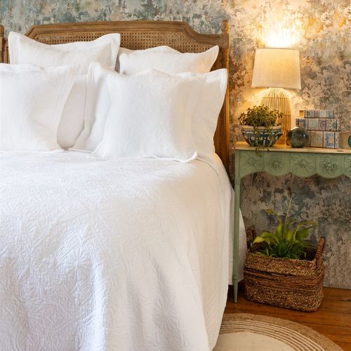 Windsor White Bedspread Collection