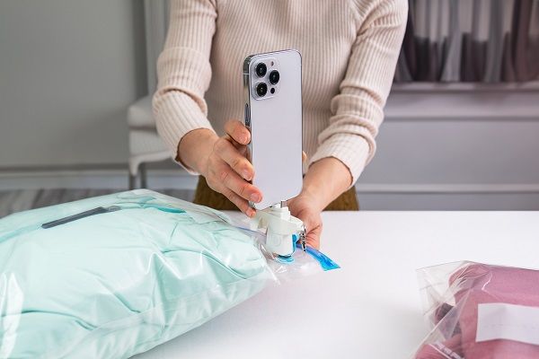 SealVax TPU Reusable Vacuum Bags Minimalist Pump