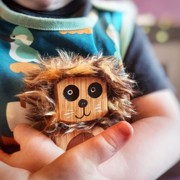 Dark Lion Ned in Oak