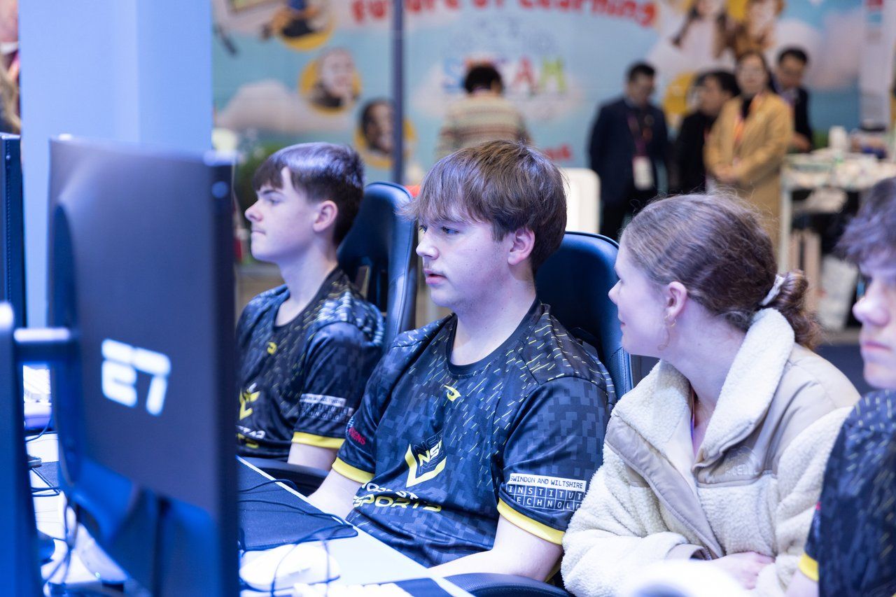 Students Gaming at Bett UK on the Exhibition Floor