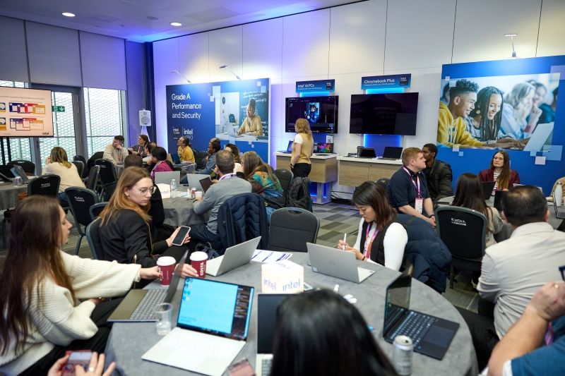 Attendees Participating In Tech User Labs