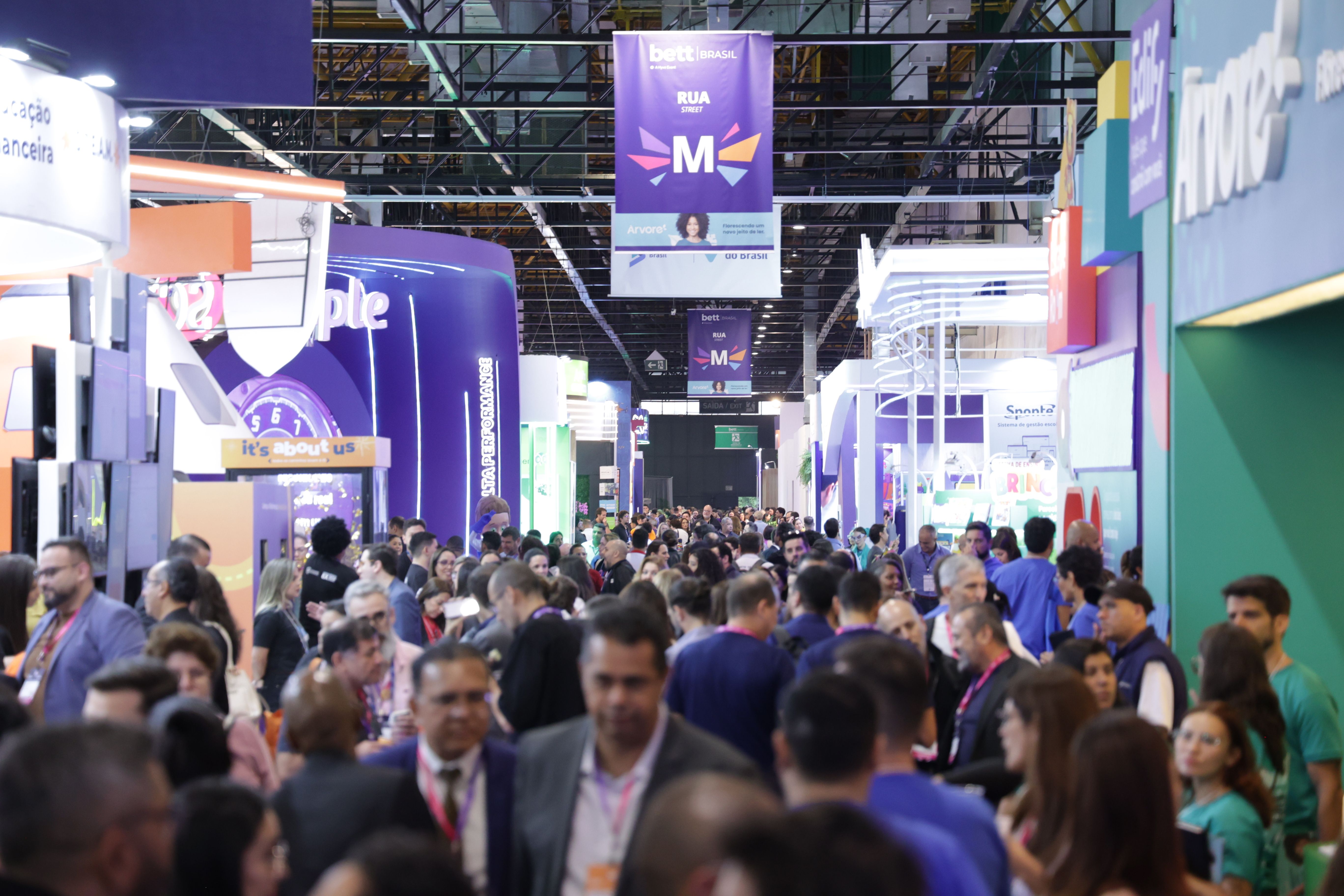 Área de exposição reuniu centenas de inovações, produtos e soluções para educação. Foto: Bett Brasil.