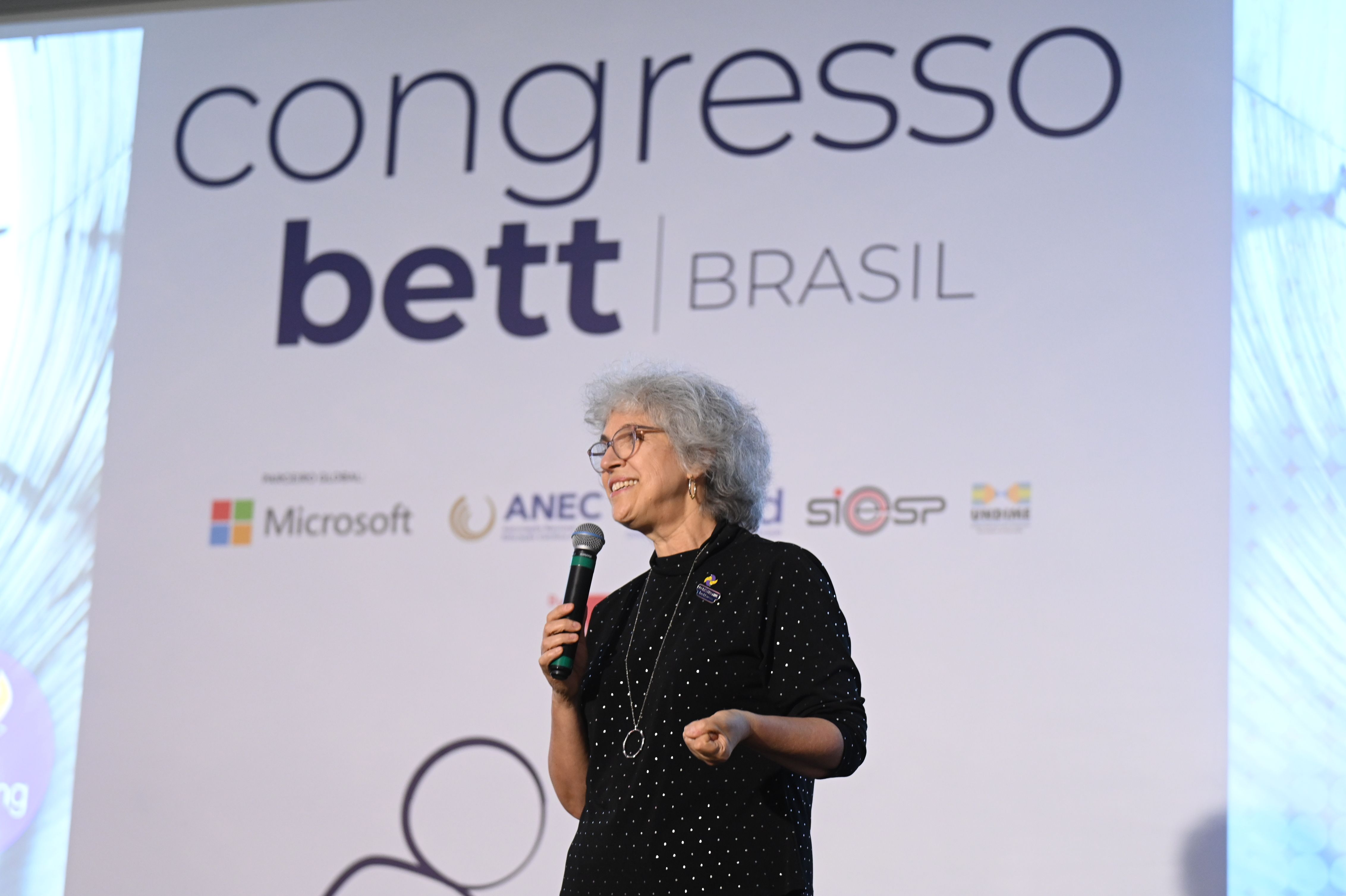 Alicia Pizarro no Congresso da Bett Brasil