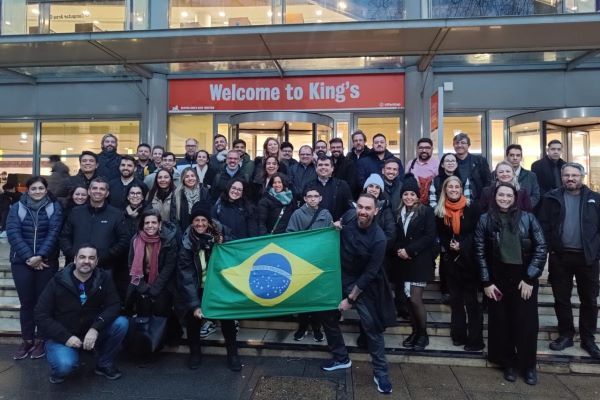 Delegação brasileira durante visita na King's College