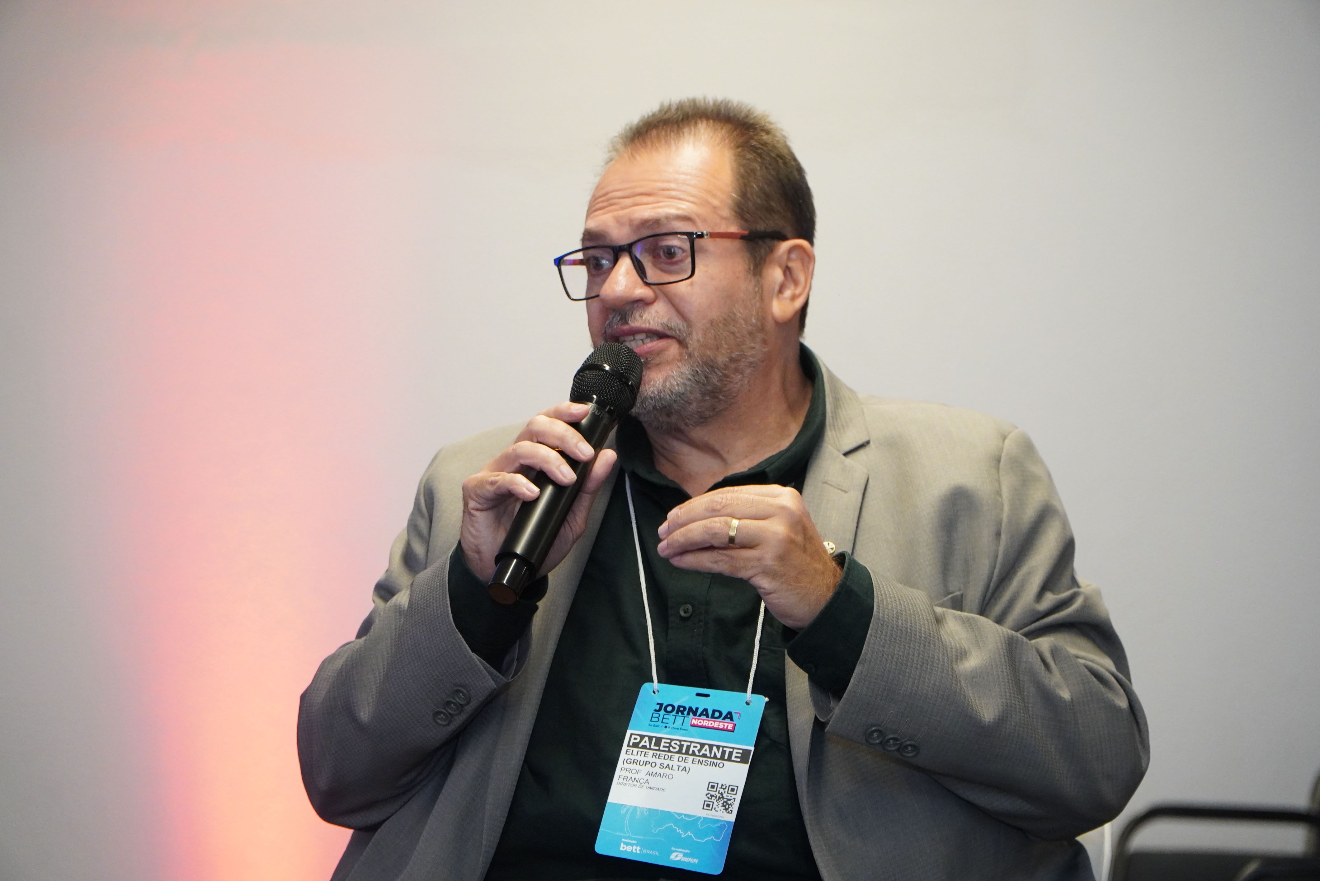 diretor do Colégio Elite Setúbal, em Recife, Amaro França