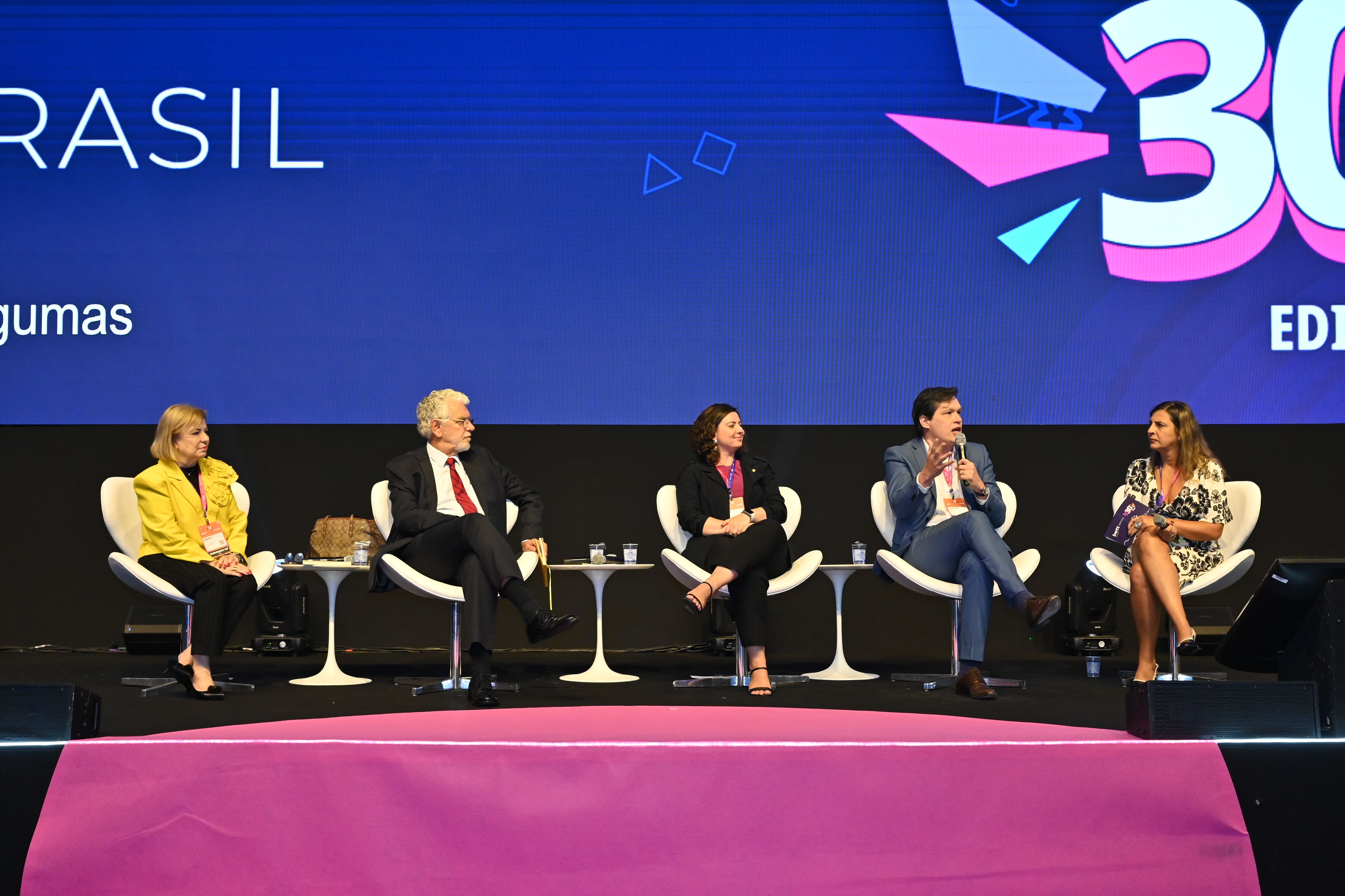 Painel de abertura da Bett Brasil 2025