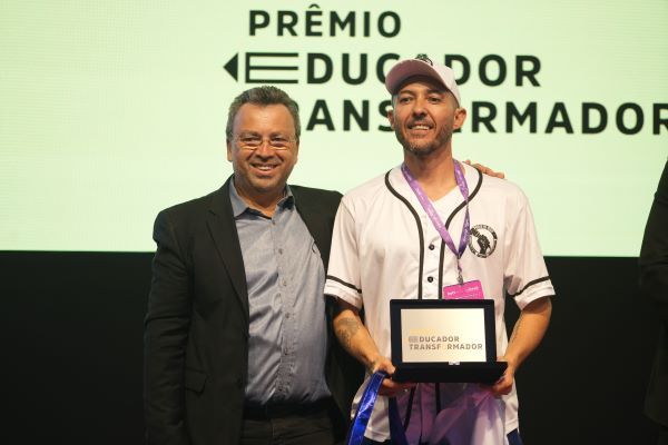 Francisco Celso Leitão Freitas foi o professor que levou o primeiro lugar ma categoria “Ensino Fundamental: Anos Finais”