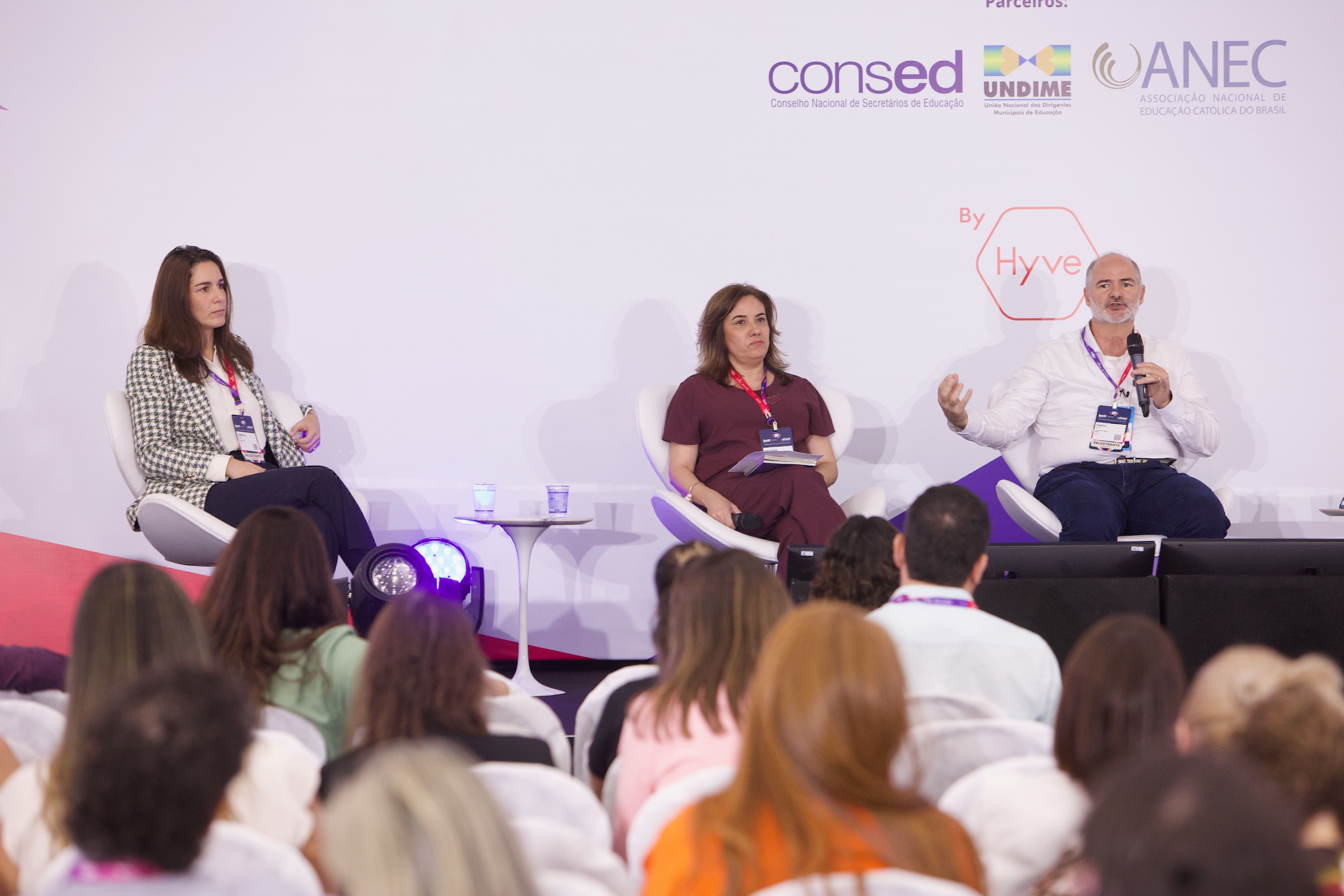 Fortalecer o vínculo entre família e escola foi o foco do debate entre especialistas. Foto: Bett Brasil.