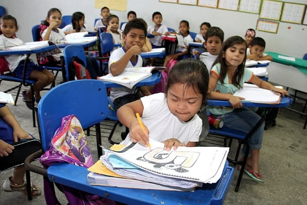 Aluna com síndrome de down em escola 