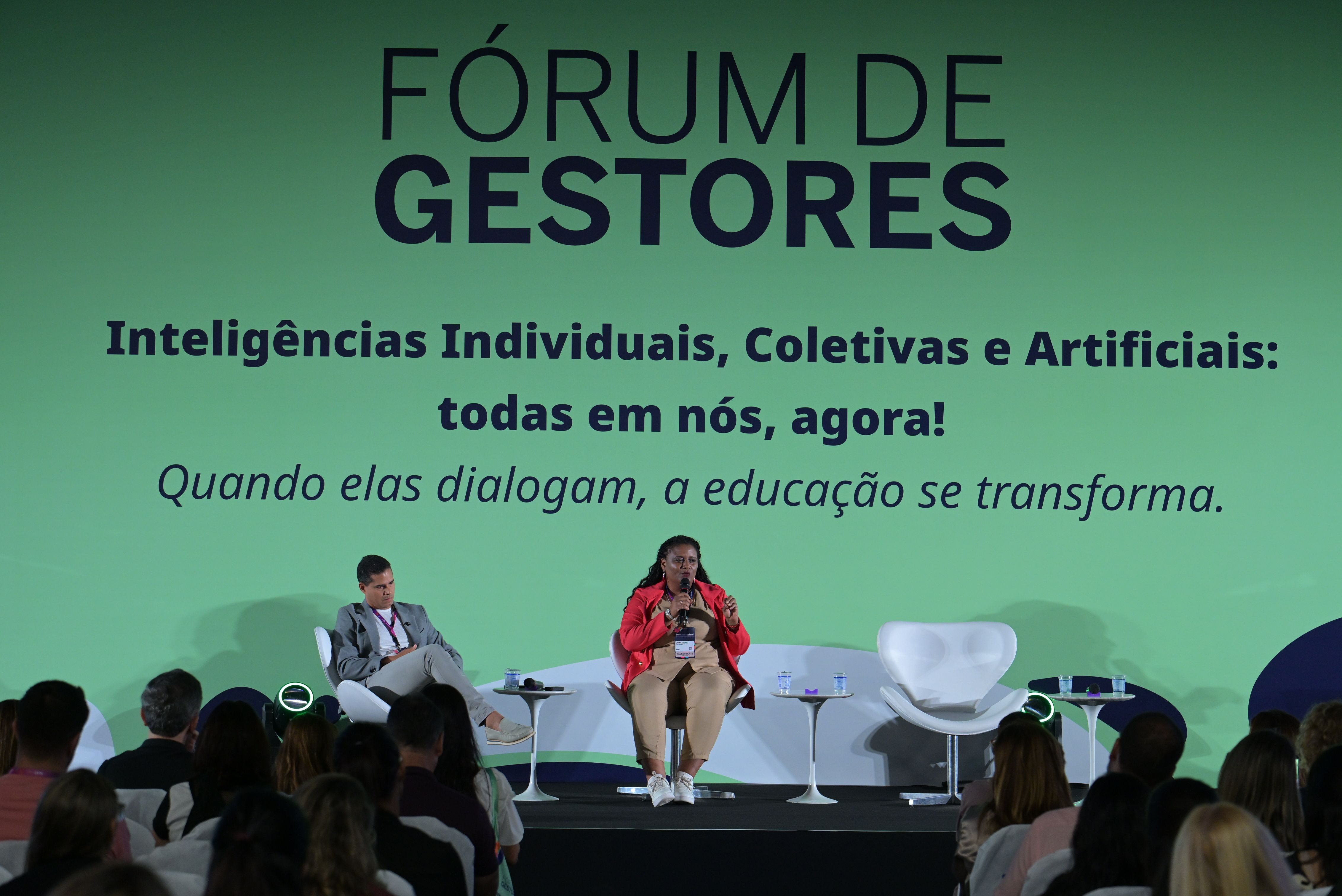 Painel com Carina Sucupira