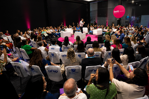 2º dia da Jornada Bett Nordeste reúne especialistas e debate a relação entre IA e IE na educação