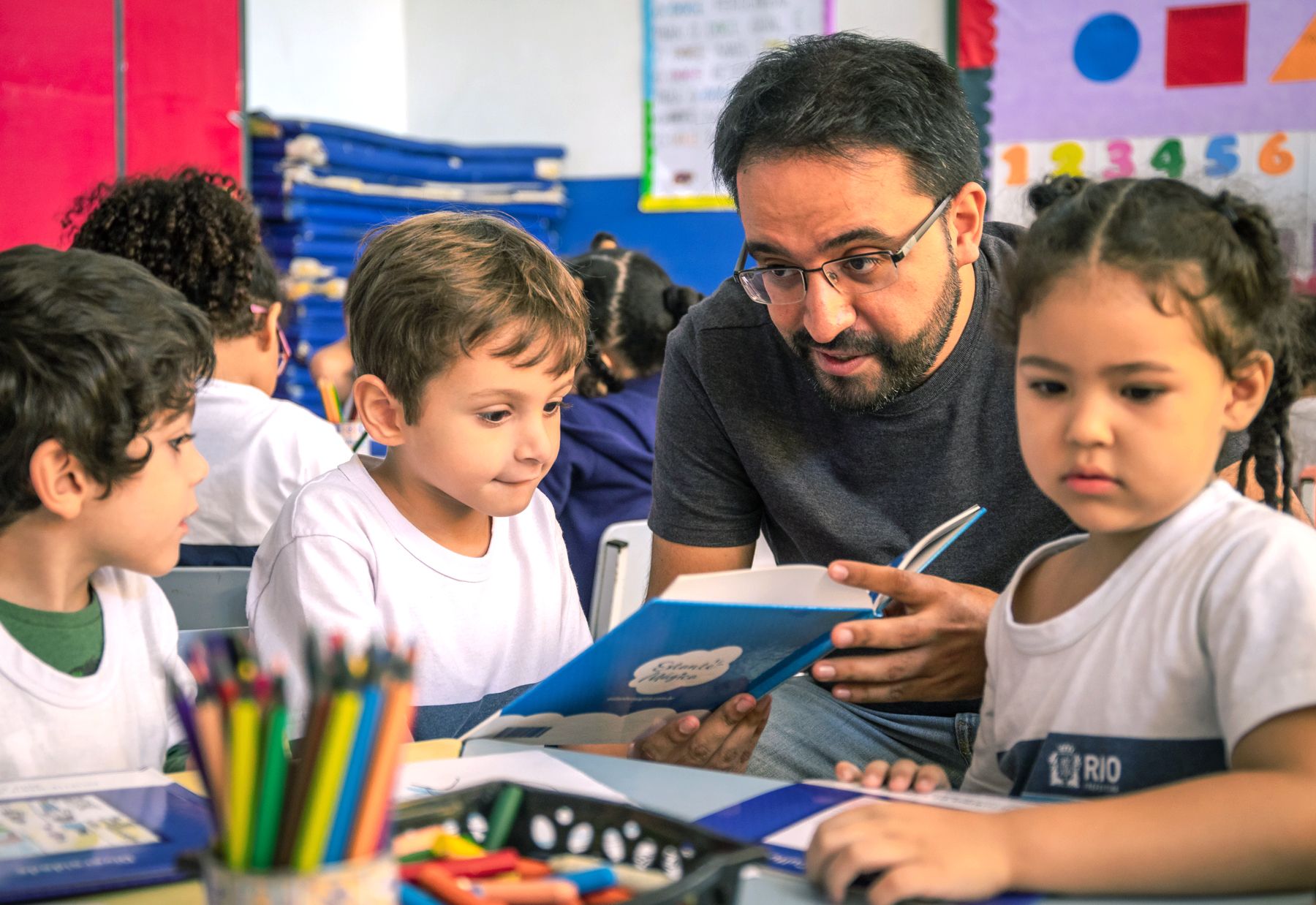 Entrevista com Estante Mágica: inovação escolar e o incentivo à escrita ...