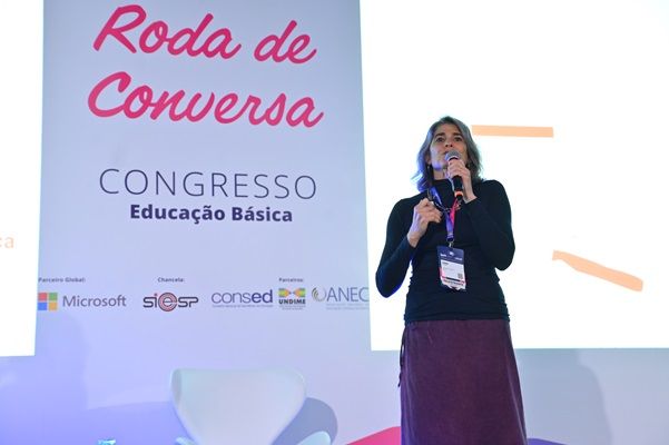 Liderança inspiradora exige transformação pessoal e foco na equidade, aponta Anna Penido