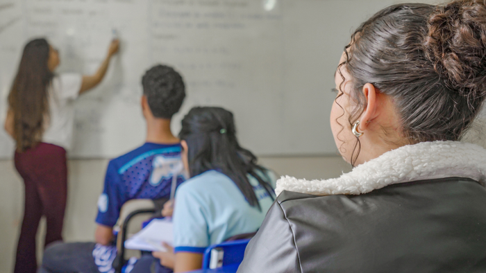 Anuário da Educação Básica 2026 aponta desafios na formação docente e na aprendizagem de matemática e português