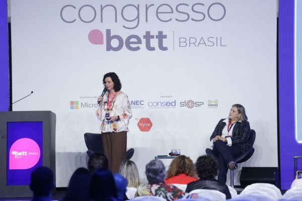 A aprendizagem em tempos de convergência digital e a valorização do  professor - Bett Brasil 2024 - English
