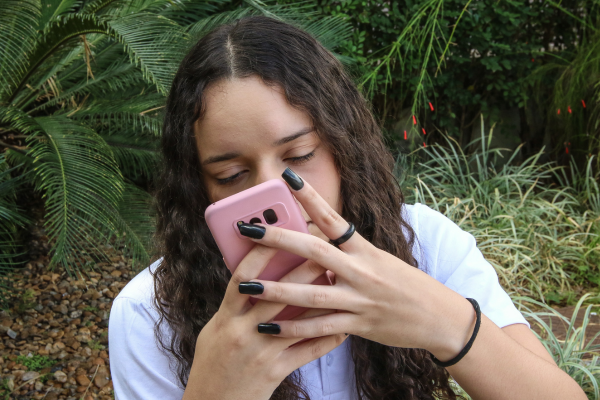 Inteligência artificial e escolas: banir ou aprender para desfrutar e ensinar do jeito certo?
