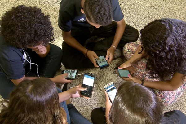 Lei 15.100/25: a nova lei que disciplina o uso de celulares nas escolas