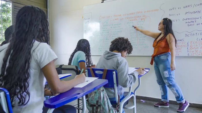 Censo Escolar 2025: reprovação e abandono no ensino médio da rede pública caem mais de 60% em três anos