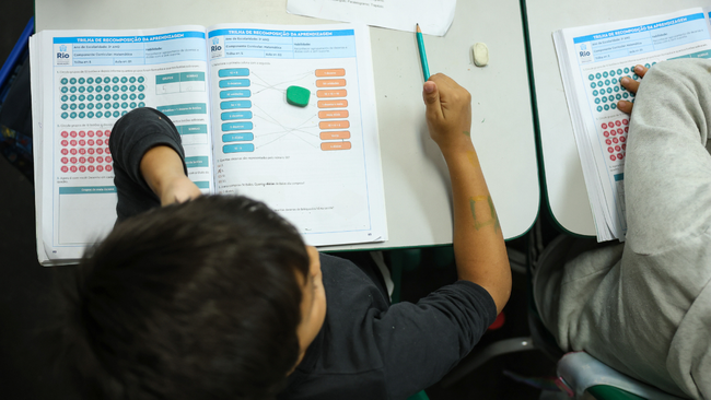 Censo Escolar 2025: Brasil perde 1 milh&atilde;o de alunos na educa&ccedil;&atilde;o b&aacute;sica, mas avan&ccedil;a no tempo integral