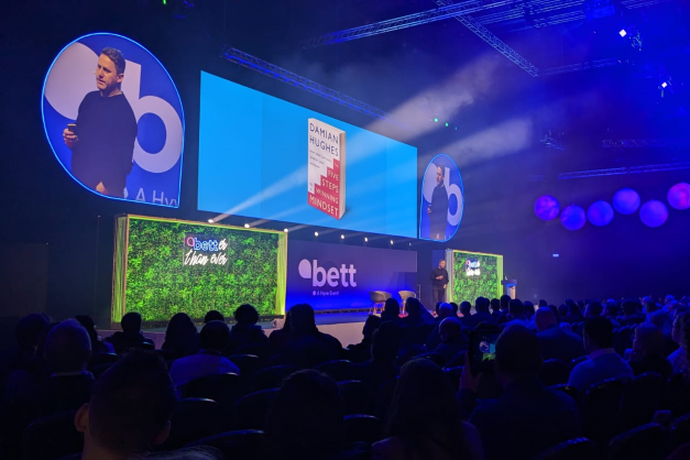 Conte&uacute;dos inspiradores re&uacute;nem grandes plateias na Bett UK