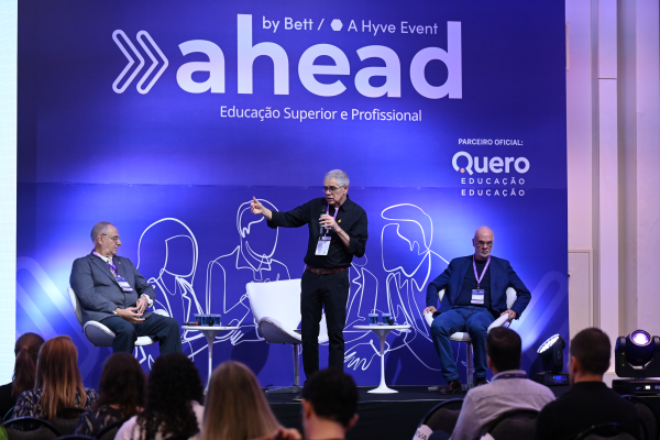 Ahead by Bett: painel fala sobre EAD no ensino superior no Brasil