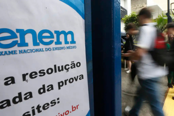 Enem 2024: desempenho dos alunos melhorou nas &aacute;reas de linguagem e reda&ccedil;&atilde;o; 12 alunos foram nota mil na reda&ccedil;&atilde;o