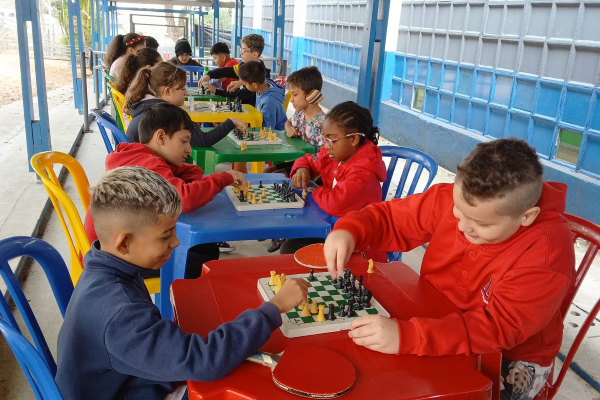 Escola brasileira est&aacute; entre as tr&ecirc;s melhores do mundo