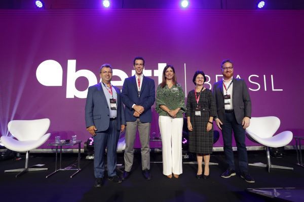 Abertura da 28&ordf; edi&ccedil;&atilde;o da Bett Brasil re&uacute;ne autoridades e gestores em amplo di&aacute;logo de educa&ccedil;&atilde;o